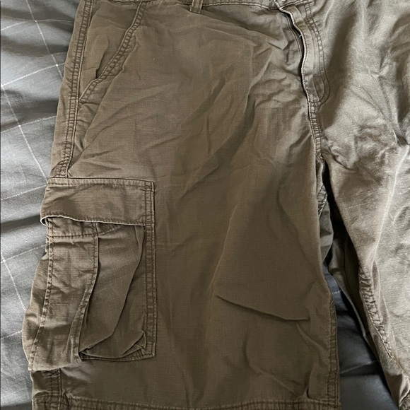 Calvin Klein Jeans Men's Cargo Shorts - Picture 3 of 4